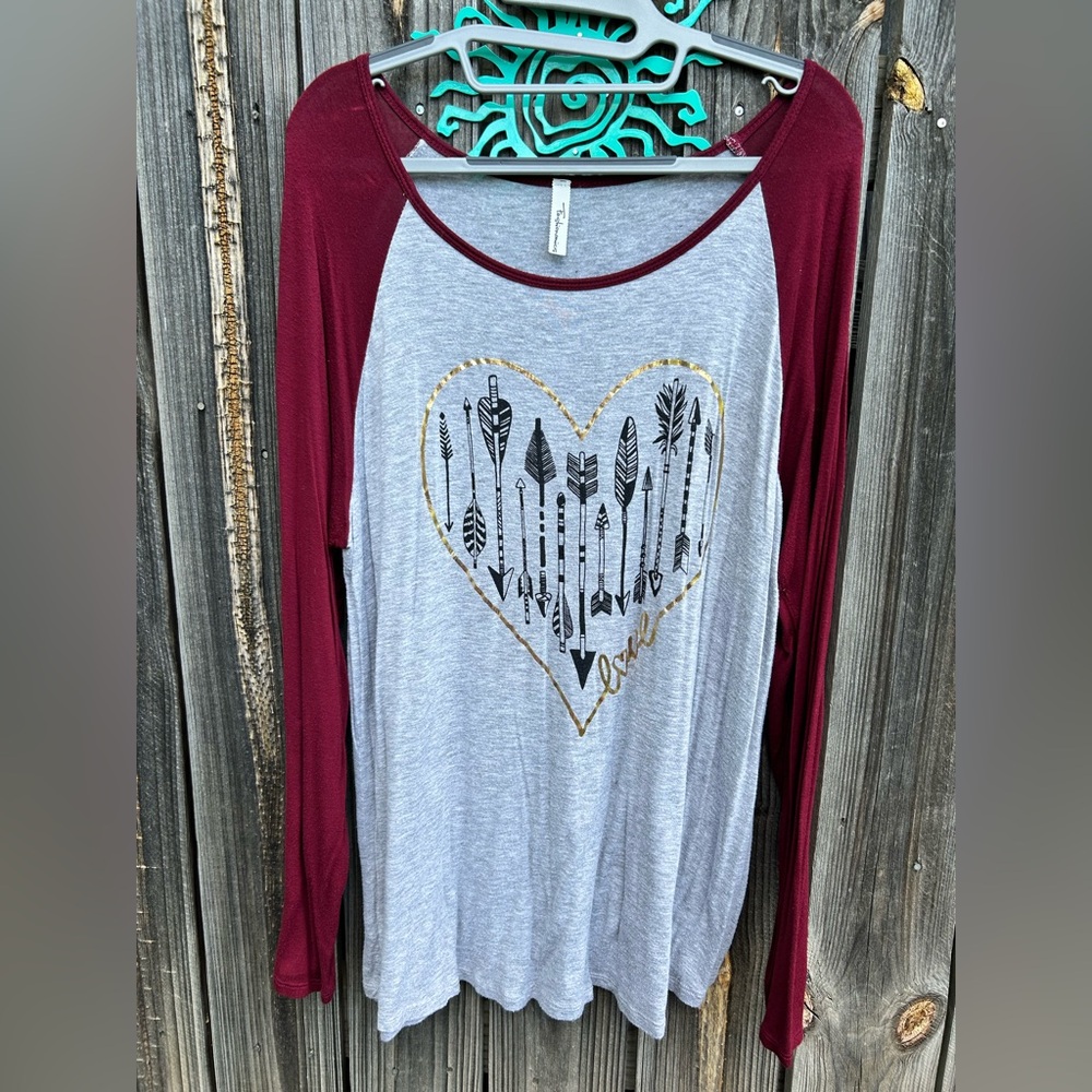 Fashionomics Love Tee